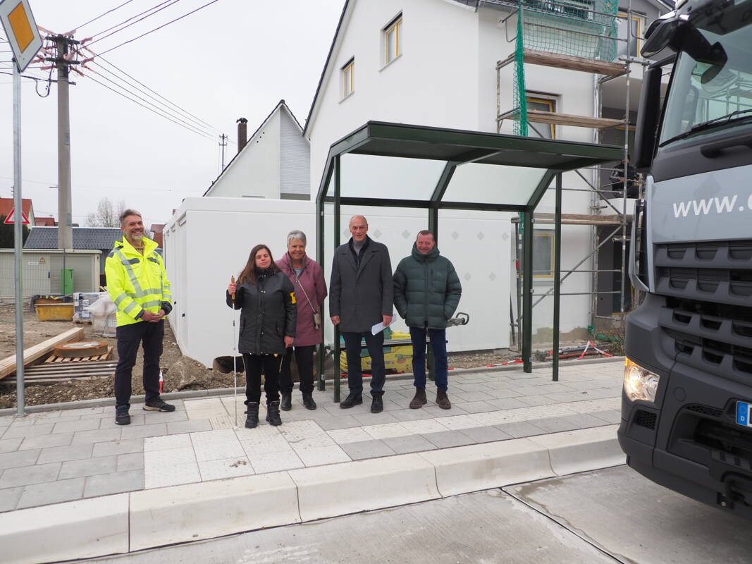 Bild neue barrierefreie Bushaltestelle in der Kornstraße in Kissing